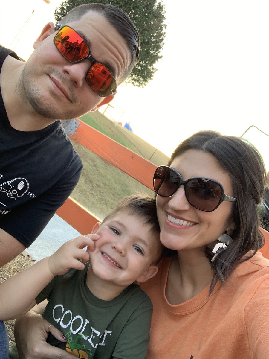 tribe_morgan's tweet photo. We pumpkin patched it up with our little one! 🎃💛
#fallvibes #october #pumpkineverything #pregnancyandinfantlossawareness #rainbowbaby #momlife #momlifeisthebestlife #raisingarrows #raisingmytribe #thisisus #nativeamerican  #chickasaw #atribecalledmorgan https://t.co/v9Ikd6YhBs