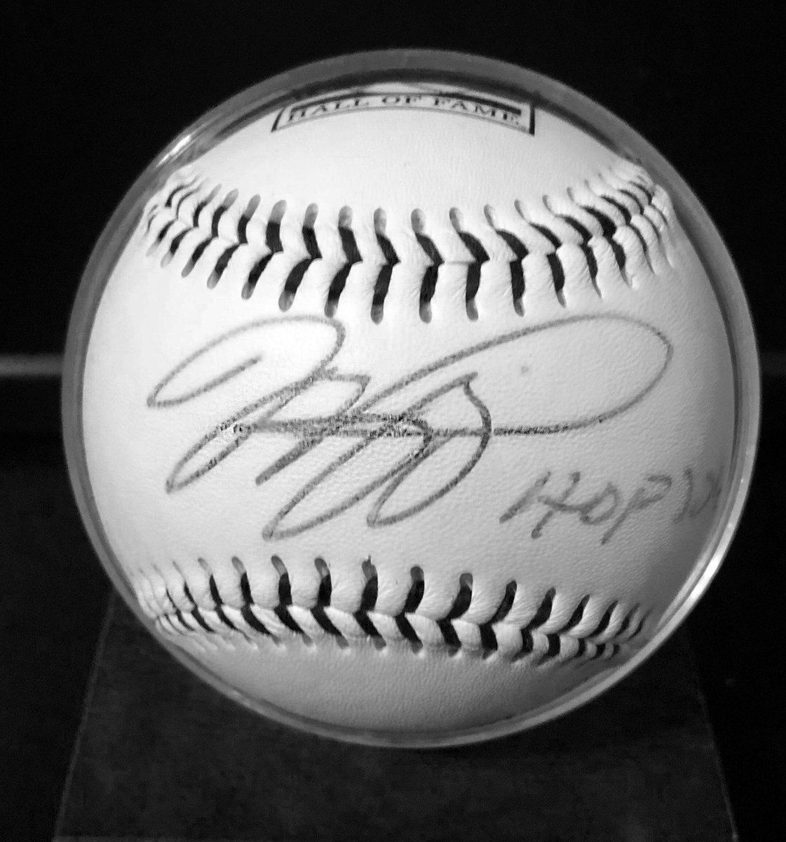 vastly_digital's tweet photo. Take a selfie in front of our booth today or tomorrow @Yext #ONWARD19 and tag us on Twitter or Instagram (@companydotcom ) with the hashtag #Companydotcom and you will be entered into a drawing to win a signed baseball from @mikepiazza31 https://t.co/QhQeNhXdCo