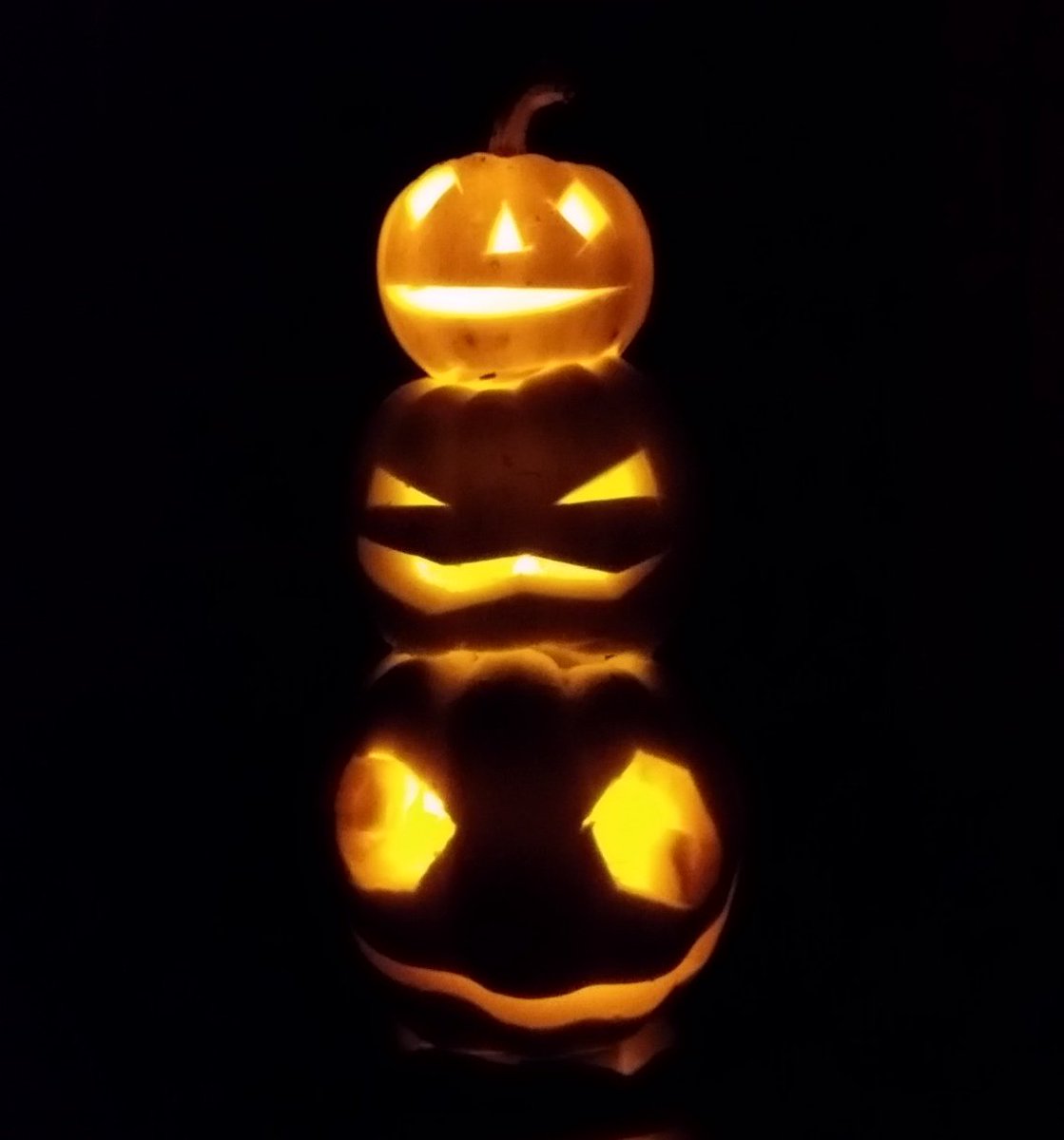 allotmentalice's tweet photo. It's almost #Halloween! π Tune into my @BBCNorthampton #gyo slot tomorrow lunchtime with @blabers to get some tips on harvesting and carving #pumpkins β and using up those ghoulish #leftovers. Wahaha! π»π§#zerowaste #pumpkincarving #pumpkincooking #allotment #gardening https://t.co/aiNoWL1DFp