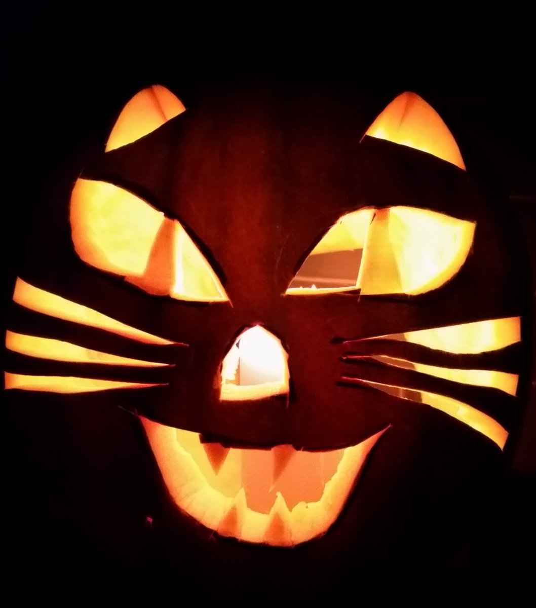 allotmentalice's tweet photo. It's almost #Halloween! π Tune into my @BBCNorthampton #gyo slot tomorrow lunchtime with @blabers to get some tips on harvesting and carving #pumpkins β and using up those ghoulish #leftovers. Wahaha! π»π§#zerowaste #pumpkincarving #pumpkincooking #allotment #gardening https://t.co/aiNoWL1DFp