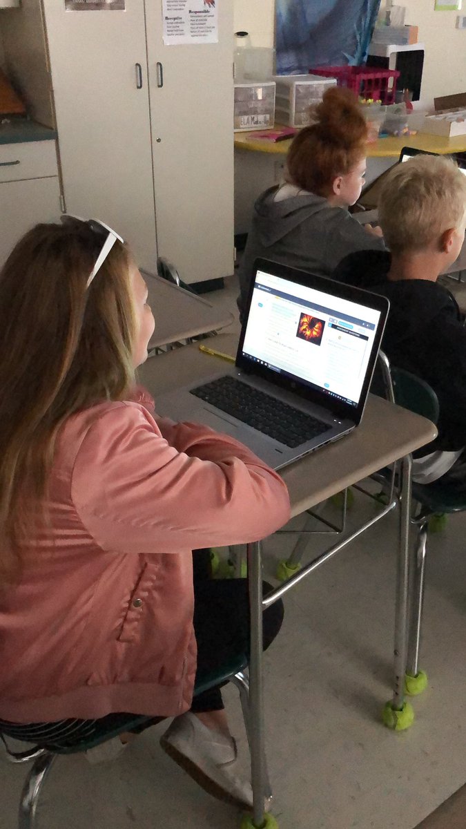 KellyTeachNC's tweet photo. Ss learn how to use annotation tools on @CommonLit and learn that spiders aren’t so bad! 🕷🎃  #nhcschat @murray_falcons #charlespmurray https://t.co/XHxJJEku3l