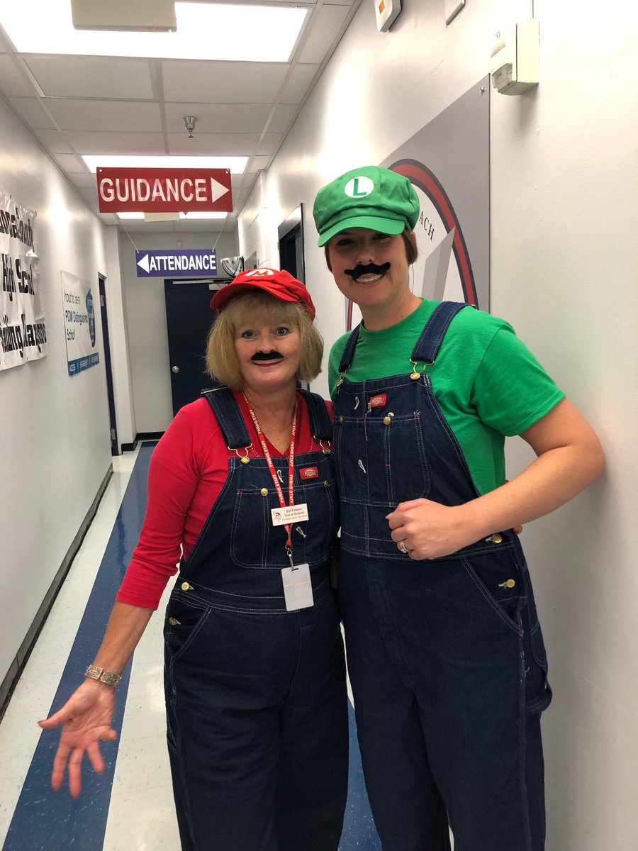 FolsomGail's tweet photo. Here we go! Vikings rocking #DynamicDuoDay @FWBVikings @spolskij @FWBHSYEARBOOK19 @mdchambers25 @OCSD1 https://t.co/ew74GtMFHH