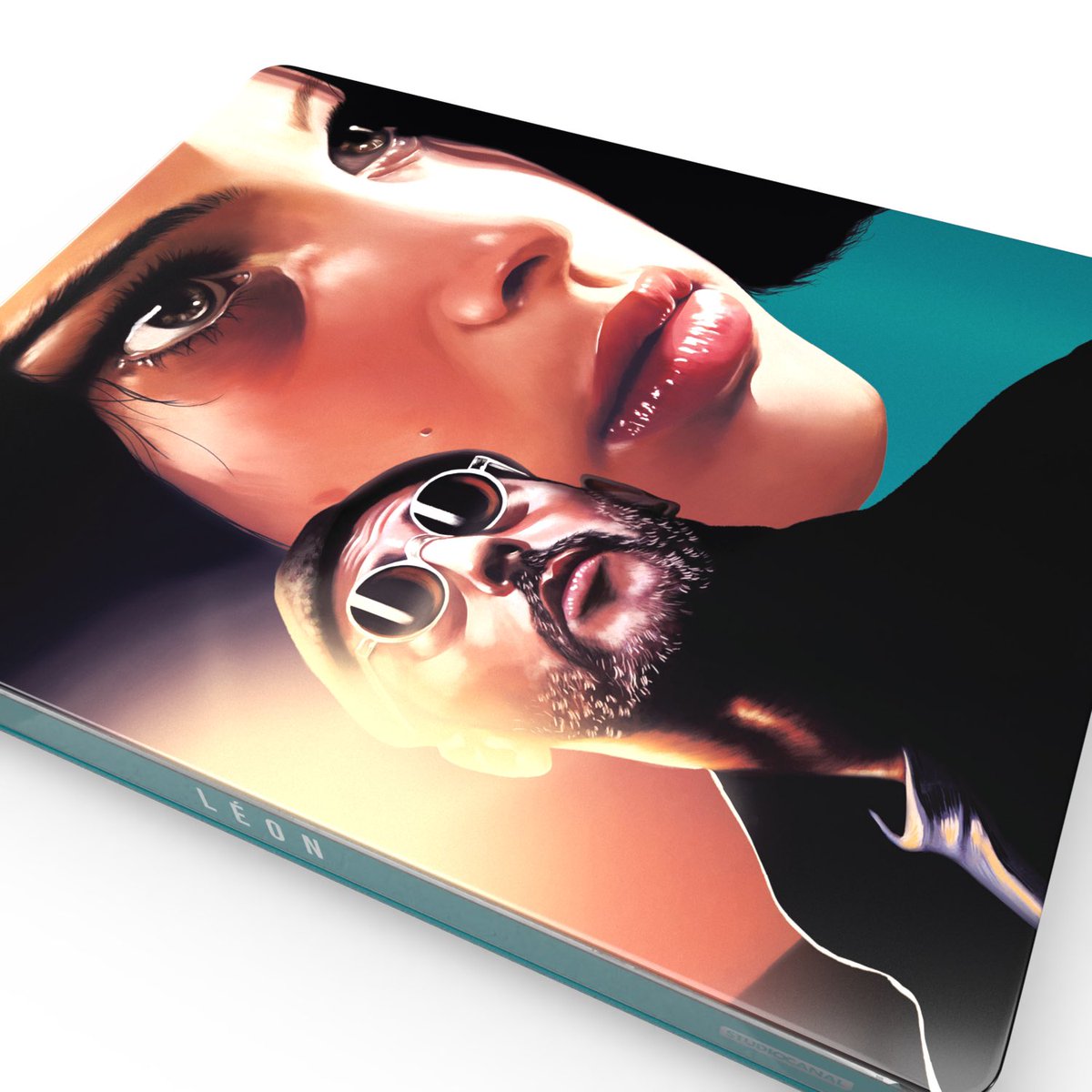 Restored to stunning #4KUHD 🌿🎬
Léon #SteelBook edition is created with outstanding artwork by French graphic designer <a href="/FloreMaquin/">Flore Maquin</a>
➡ steelbook.com
 
#léon #leontheprofessional #lucbesson #digitalart #steelbookcollector #bluraycollector #moviecollector #cinephile