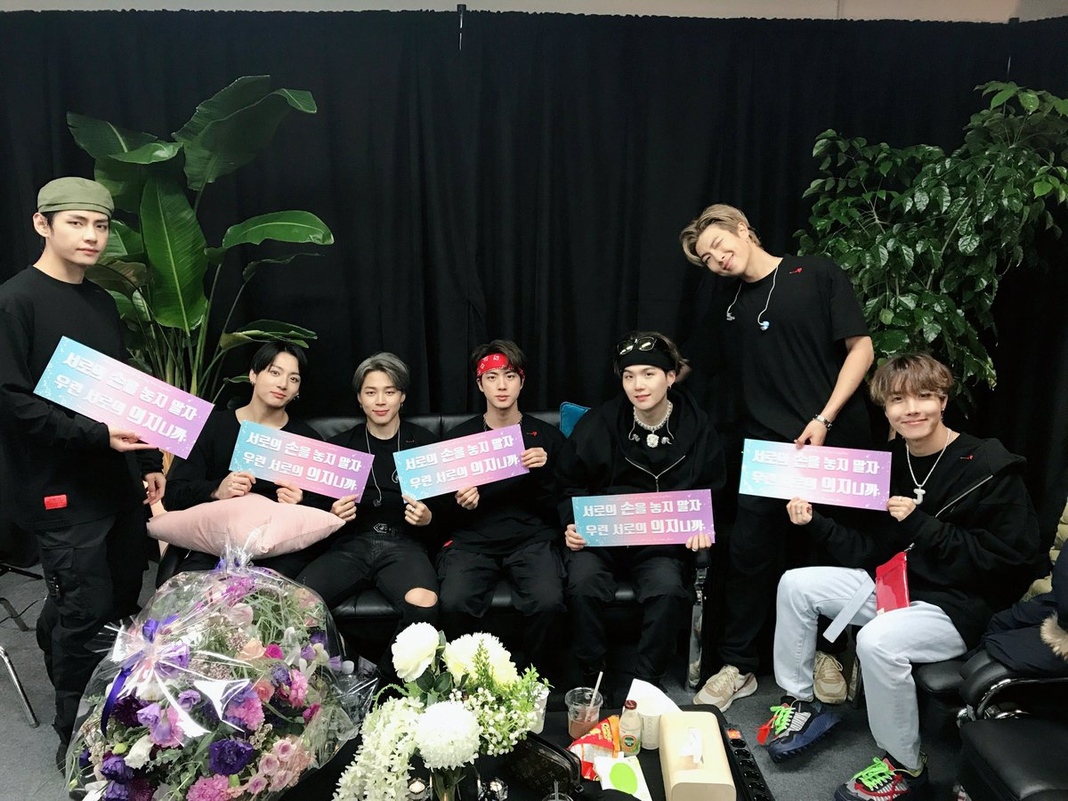 curlybrows66's tweet photo. Love yourself era is finally over! A whole era just about importance of loving yourself and forgiving the mistakes you've made.
ARMYS LET'S NOT FORGET THIS TRULY WONDERFUL MESSAGE BY BTS AND LIVE THIS ERA FOREVER!!!
#BTS_SY_FINAL #SpeakYourselfTourFinal_D3
#BTSfinal https://t.co/v5v2zAeQO2