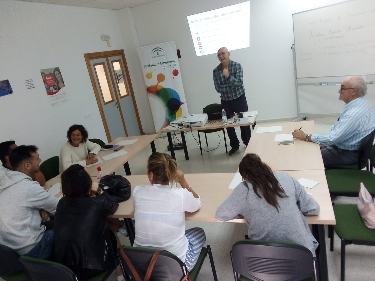 cadecadiz's tweet photo. ¿Sabías que puedes capitalizar #Prestación por desempleo para iniciar un proyecto empresarial? Os lo hemos contado en #CADEBarbate en el Curso impartido por nuestro compañero @diegoyperez  @aemprende ,llevamos la formación  de las personas #emprendedoras a todos los municipios! https://t.co/4RXRzxhnfV