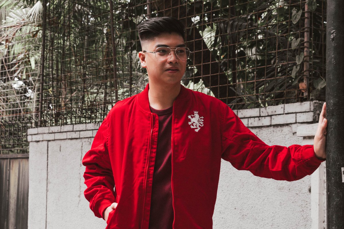 AnimoHigh's tweet photo. Spotted in the new Ánimo Bomber Jacket. https://t.co/zLyNz3T2Wg