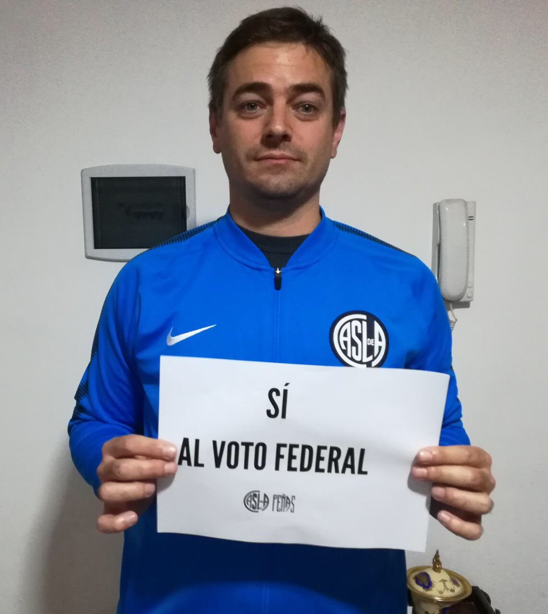 CuervosCdeAreco's tweet photo. Desde el Departamento de Peñas y cada una de las peñas y agrupaciones que lo componen decimos:
#SiAlVotoFederalCasla 
#MasQue90Minutos 🔵🔴
#SLFederal 🇦🇷
#DeBoedoAlMundo ✈ https://t.co/ih31TcWpvx