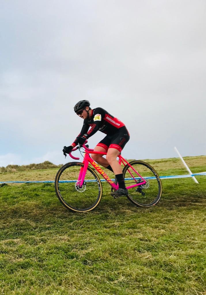 Nice shots of <a href="/banjocxdevteam/">Banjo Cycles CX Development Team</a> riders <a href="/emilyconn_/">em 🧃</a> and @duncan_pritchard at the National Trophy CX in Irvine #BANJOCX Spesh_Newbury <a href="/Banjocycles/">Banjo Cycles</a> <a href="/racewaredirect/">RaceWare</a>