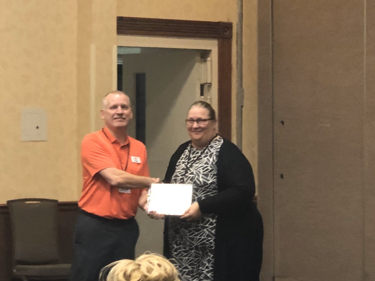 hlbronaugh's tweet photo. #ndatl @AlwaysLibrarian wins Technology Leader of the Year. #speechspeech https://t.co/GmEow9B9C1