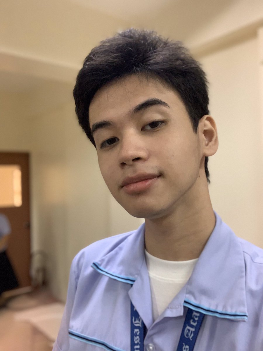 aedandinoso's tweet image. im sorry pero ano nagbago... yung uniform? yung sex appeal? chz #LoyaltyAward