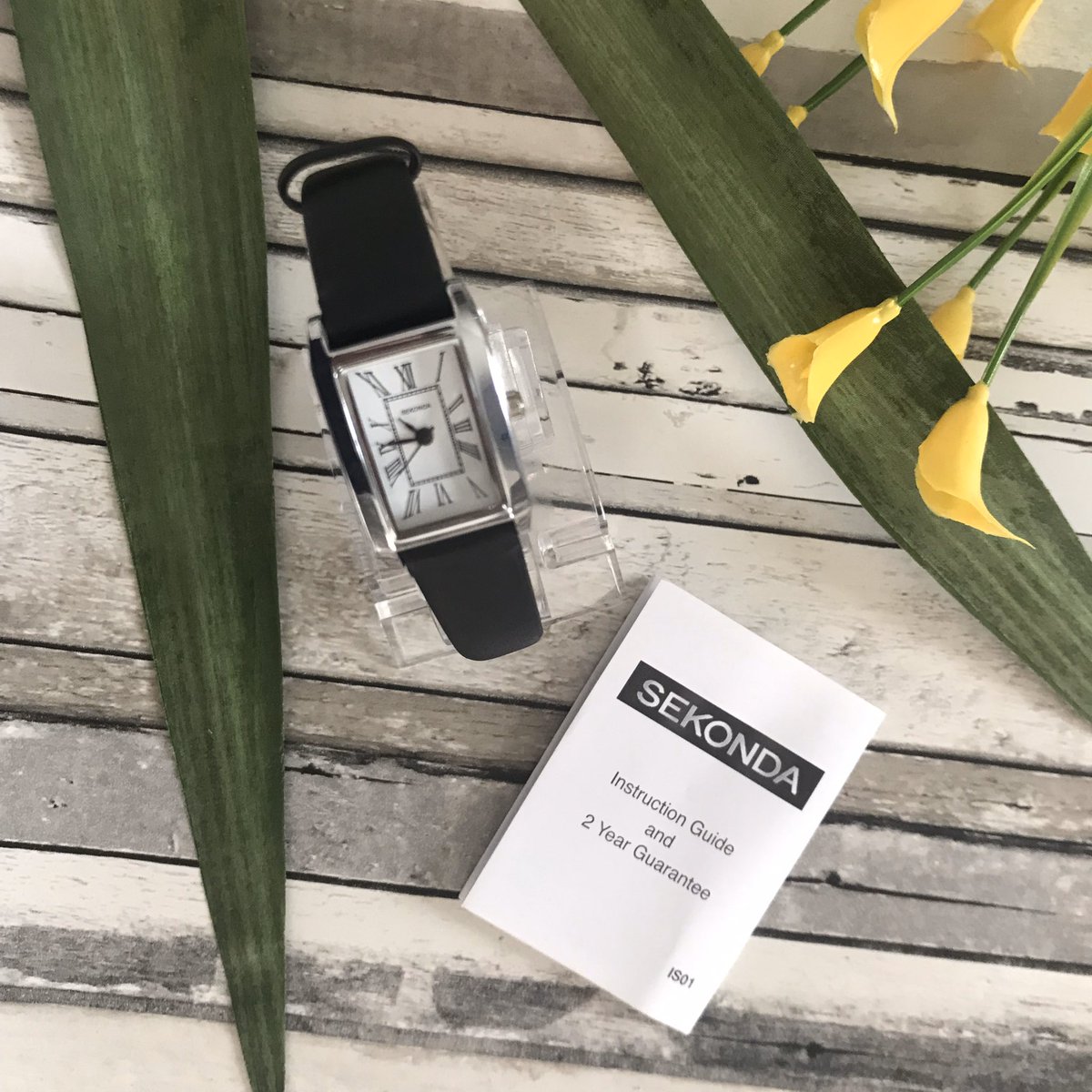 🚨 • Tenner Tuesday • 🚨 

Bit of a different one this week ! 

Both are £20 so that’s 50% off 😱. All watches come with their own display box and manufactures guarantee. 
Each of these are in today offer ! Tenner plus postage.
#QueenOf #Christmas2019 #SpecialOffer #Derbyshire