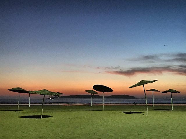 ZoomBowen's tweet photo. Umbrellas at dusk. More surreal North African light and moments of pure enchantment.... https://t.co/JJd84QTuzp https://t.co/LTPhVUNrGz