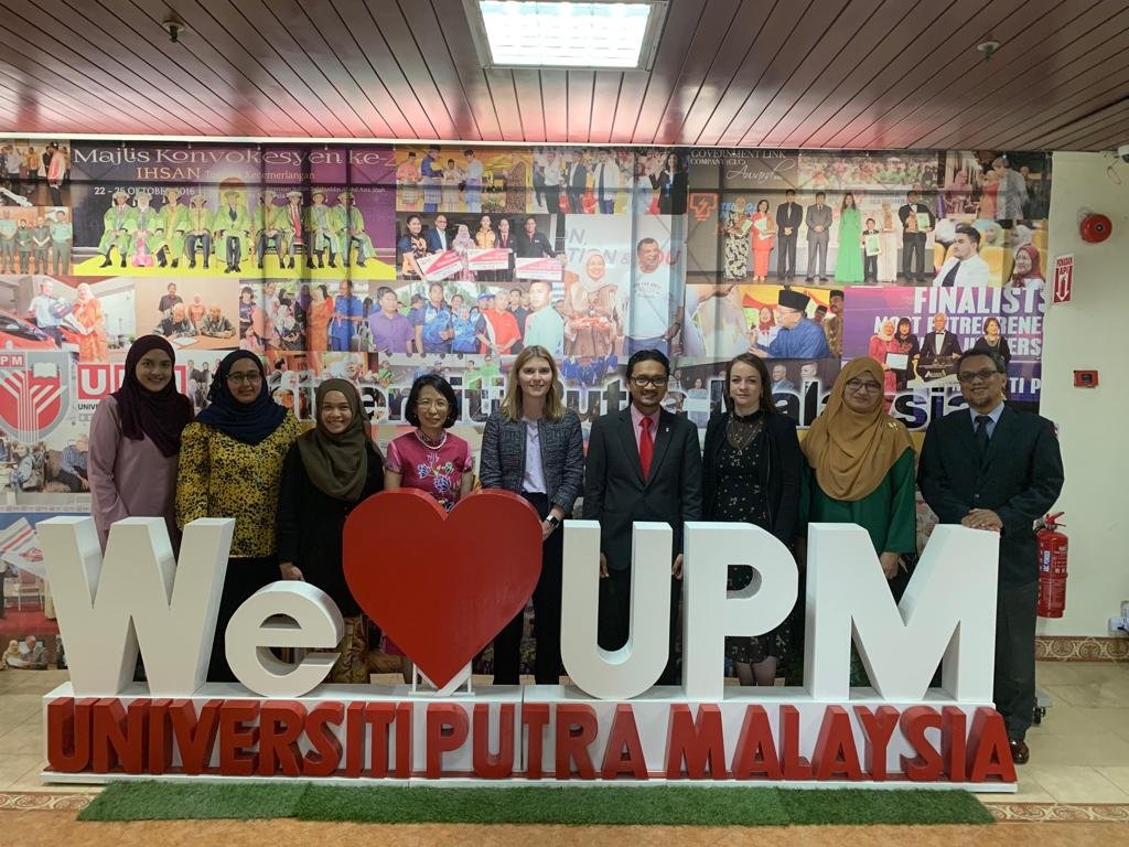 The_ACU's tweet photo. Brilliant day meeting with colleagues from @uputramalaysia and @unimalaya to talk about how the ACU can strengthen links with #universities across Malaysia 🇲🇾

Thanks for showing us round your campus! 

https://t.co/f1pdMCf08k #ACUmembers #highered https://t.co/MLgUqDTngv