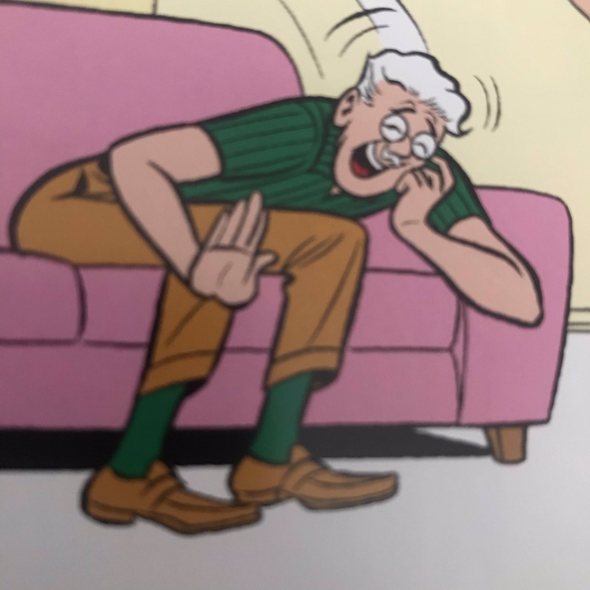 madaecnerwal's tweet image. I *knew* guy in the green shirt laughing was reminding me of something....! 
#HarryLucey