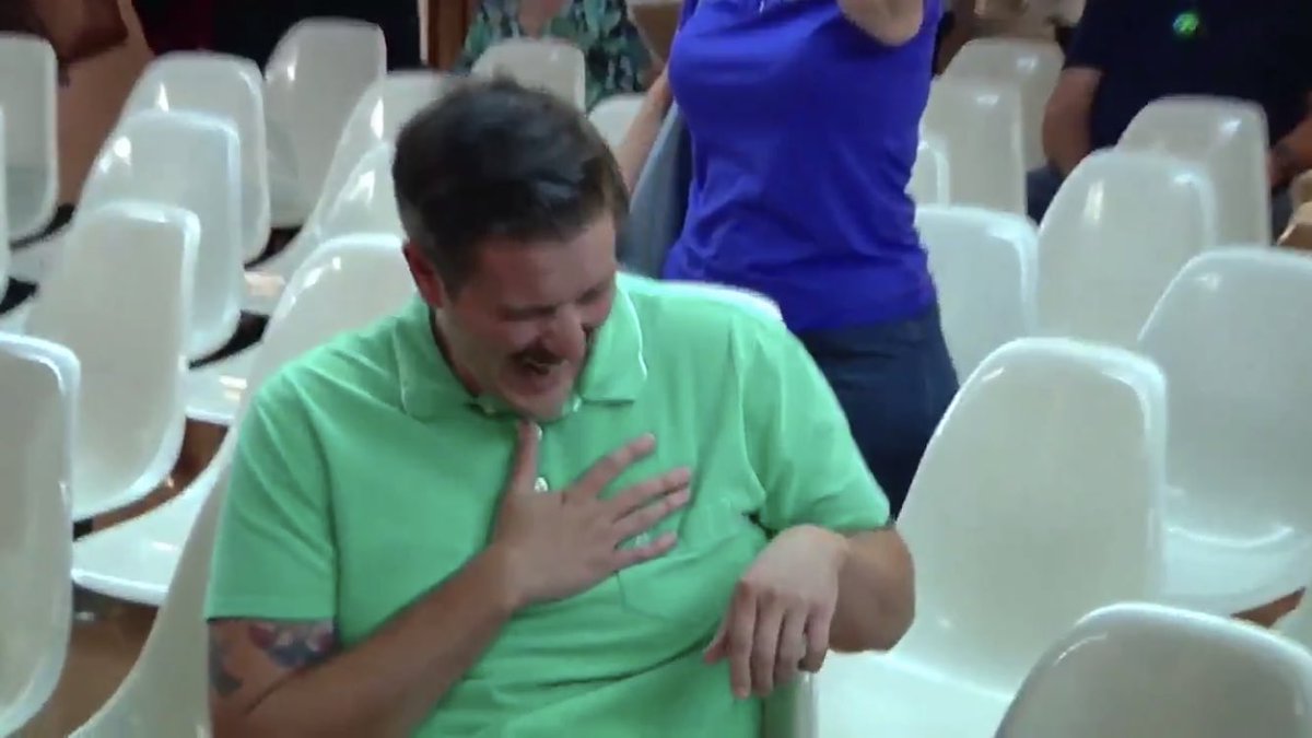 madaecnerwal's tweet image. I *knew* guy in the green shirt laughing was reminding me of something....! 
#HarryLucey