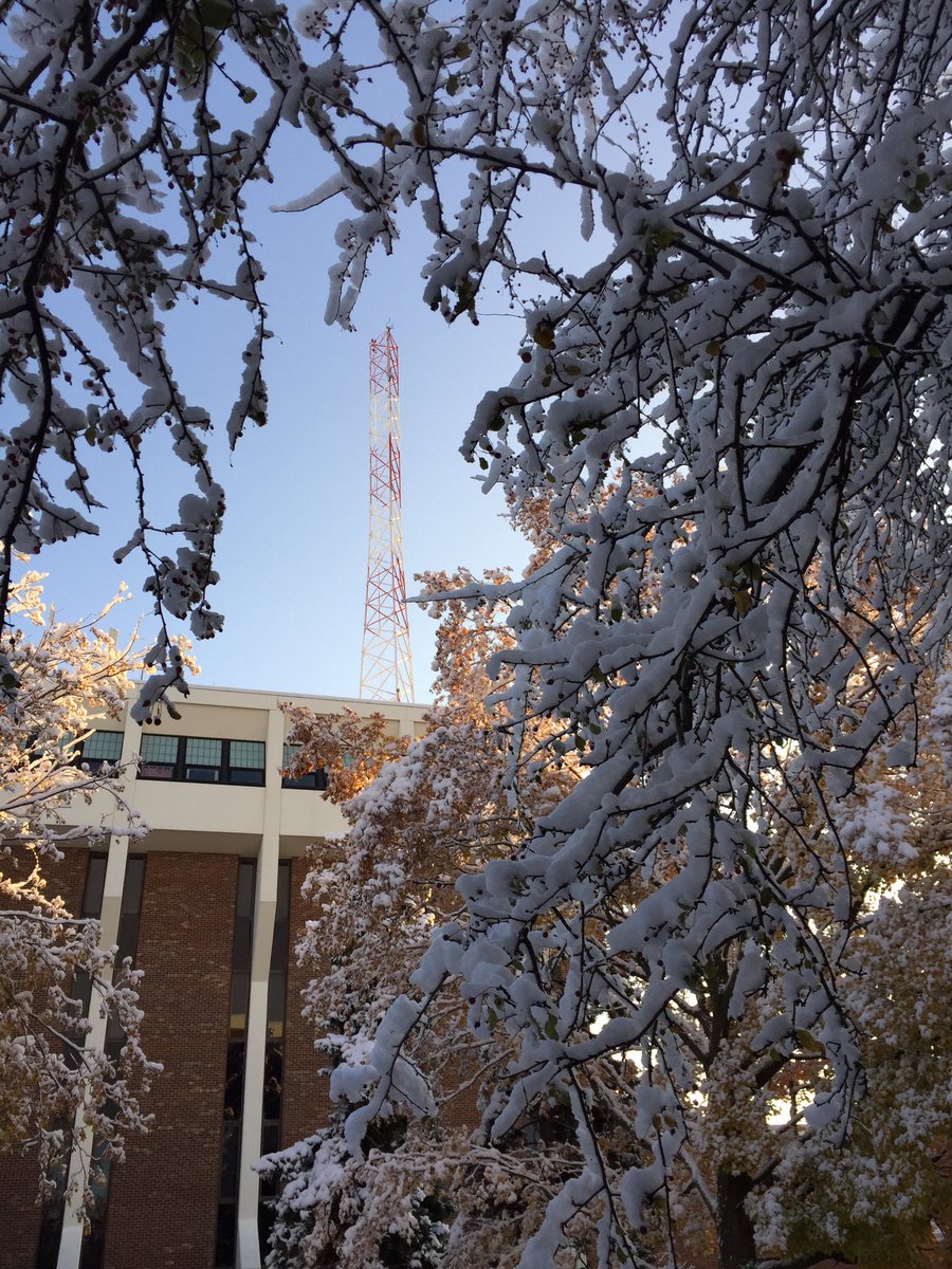 A good day to stay inside and listen to <a href="/WRSTfm/">90.3 WRST-FM Oshkosh</a> ! #uwortf