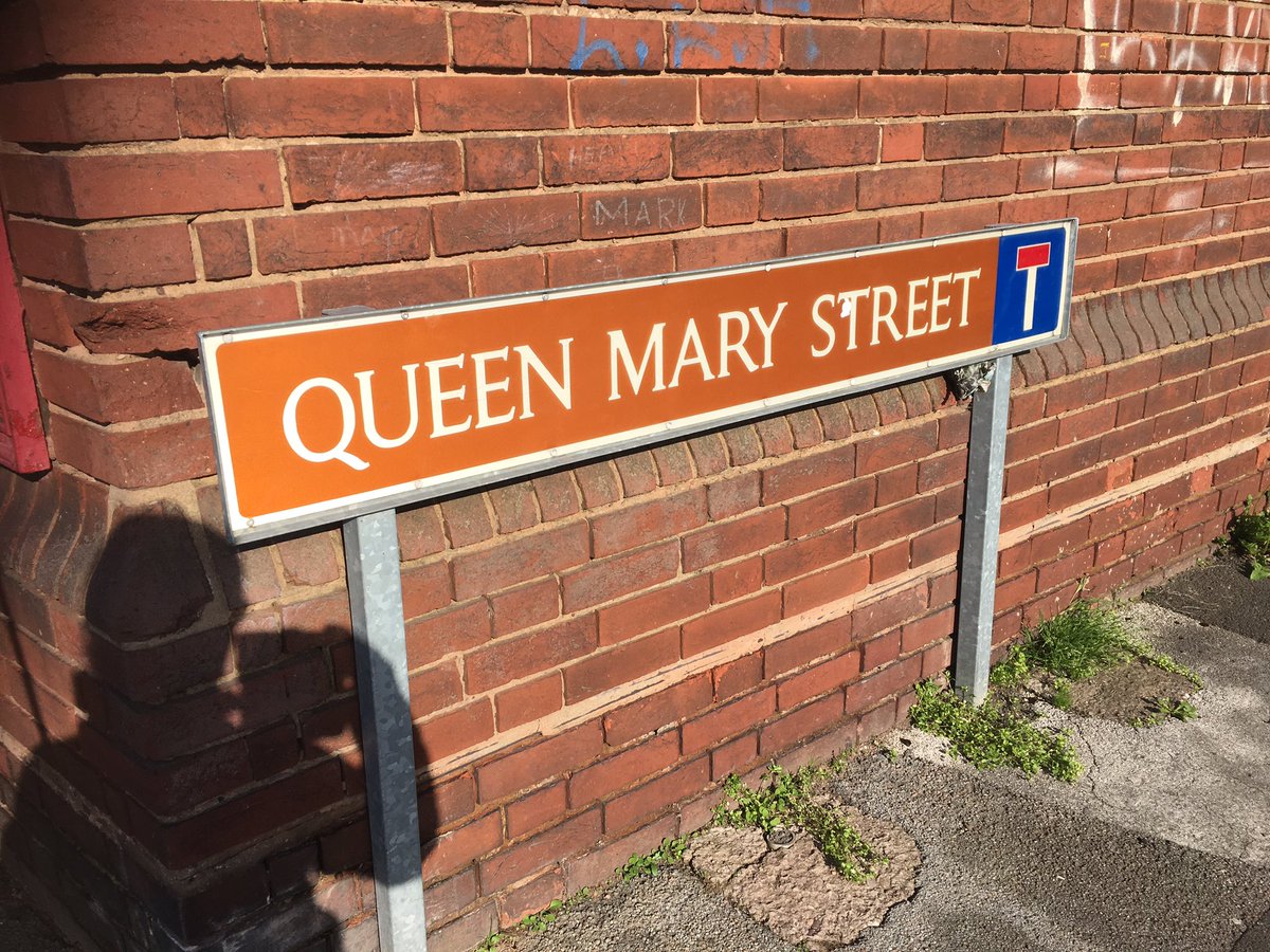 Mr Bryars and I were out litter-picking with family and friends again today, in Palfrey Park - and Queen Mary St! A gloriously sunny, but chilly, Autumn morning spent doing good work and chatting with friends. You’d be surprised how enjoyable this work is.