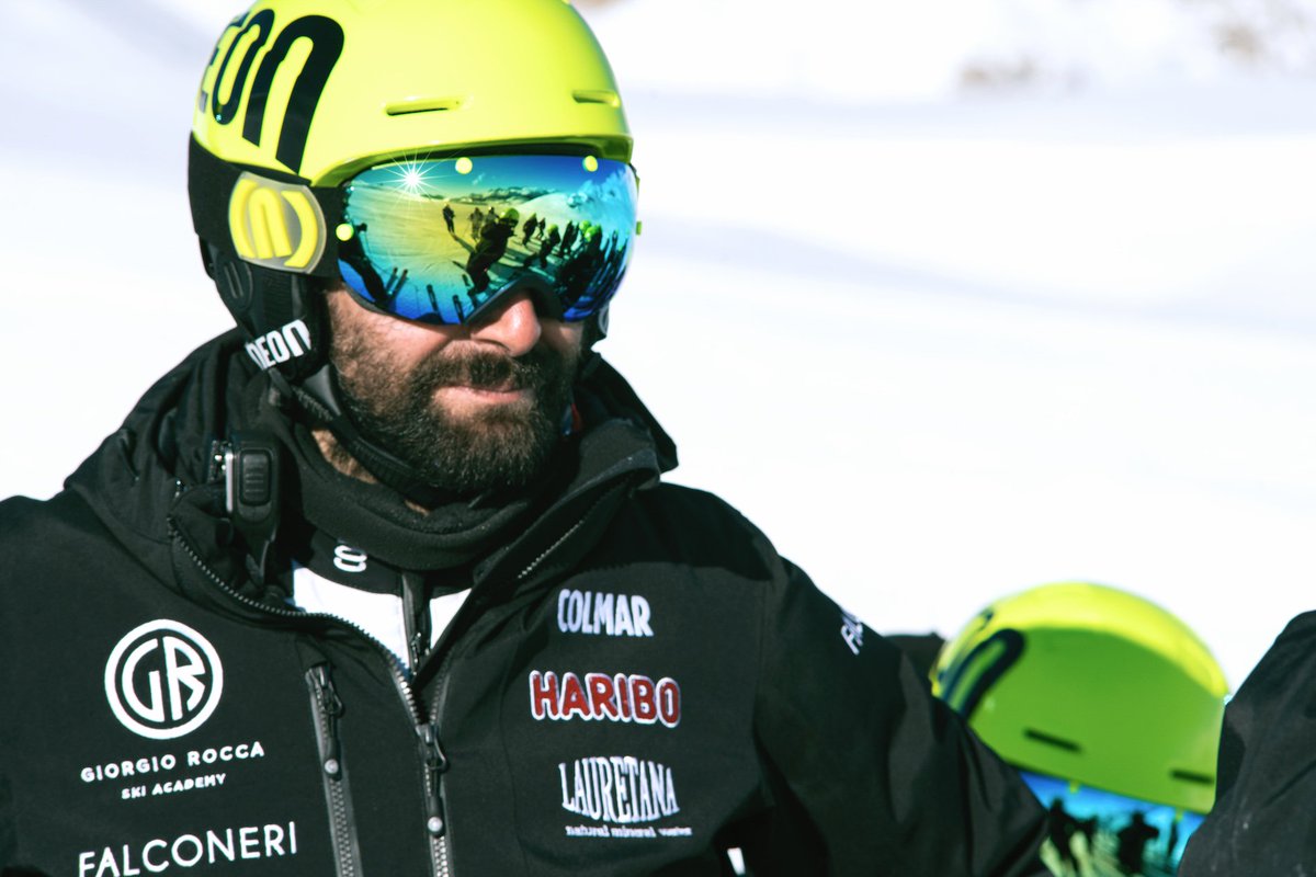 Allenatori #grskiteam. Qualificati, appassionati e (quasi) sorridenti 😁

🇬🇧#grskiteam instructors. Qualified, passionate and (almost) smiling 😁

#giorgiorocca #skiacademy #skiteam #stmoritz