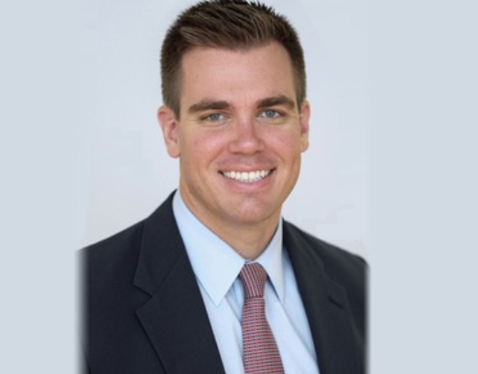 SteadmanClinic's tweet photo. #ICYMI Congratulations to Dr. Jonathan Godin for joining @SteadmanClinic !
“We know firsthand that Dr. Godin is a physician who puts his patients first,” said @DanDrawbaugh. “He fully embraces our bench-to-bedside commitment + we’re excited to have him.” 
https://t.co/YJMQEmRZOb https://t.co/6wtA0iYEUS