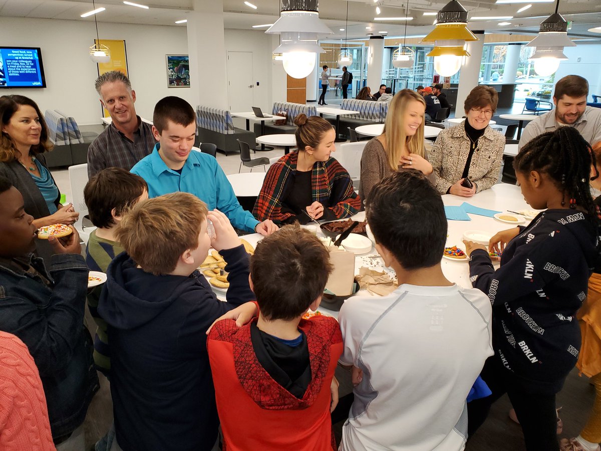 #unumcares at it again! Festive cookie decorating by @southportlandschools Memorial Middle School students with @unumnews mentors.  A "sweet" match! <a href="/caryolson5/">Cary Olson</a>  <a href="/Desiree_Unum/">Desireé Colón</a> @Keely_Unum