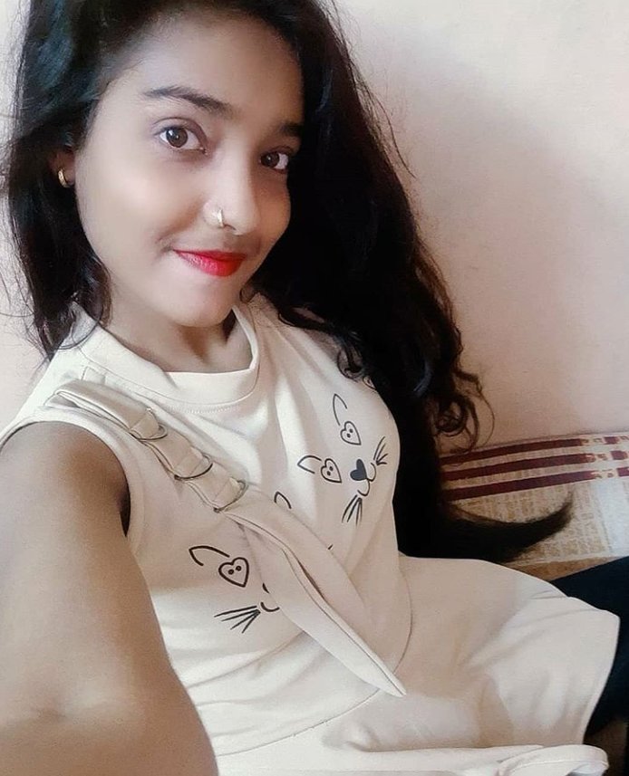 neha_0002's tweet photo. Kaisi lag rhi hu friend 💖 https://t.co/y2qSh6ucOt