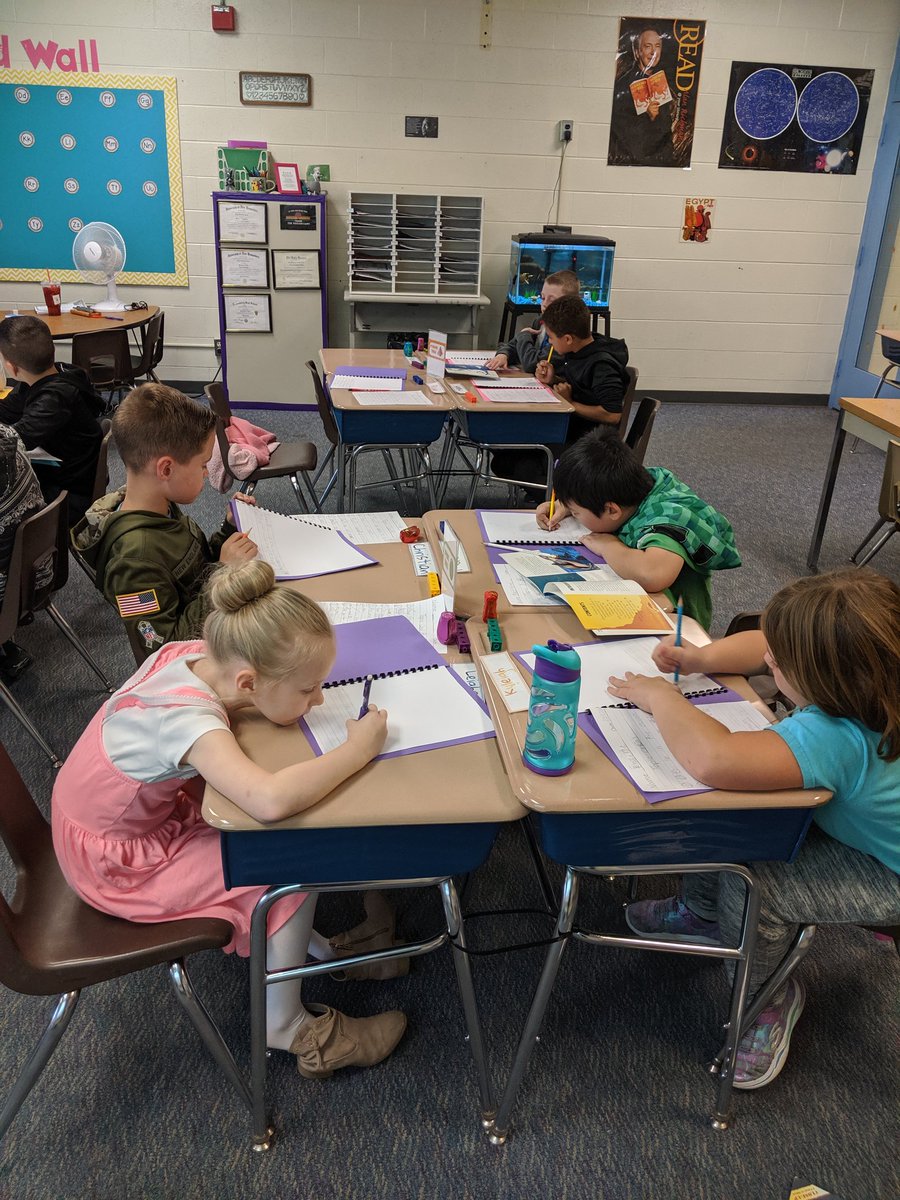 MT_Gr3's tweet photo. #Juster3 hard at work on our nonfiction research books!!! #oceanunit #MTAreWe https://t.co/Zlai2BAz1q
