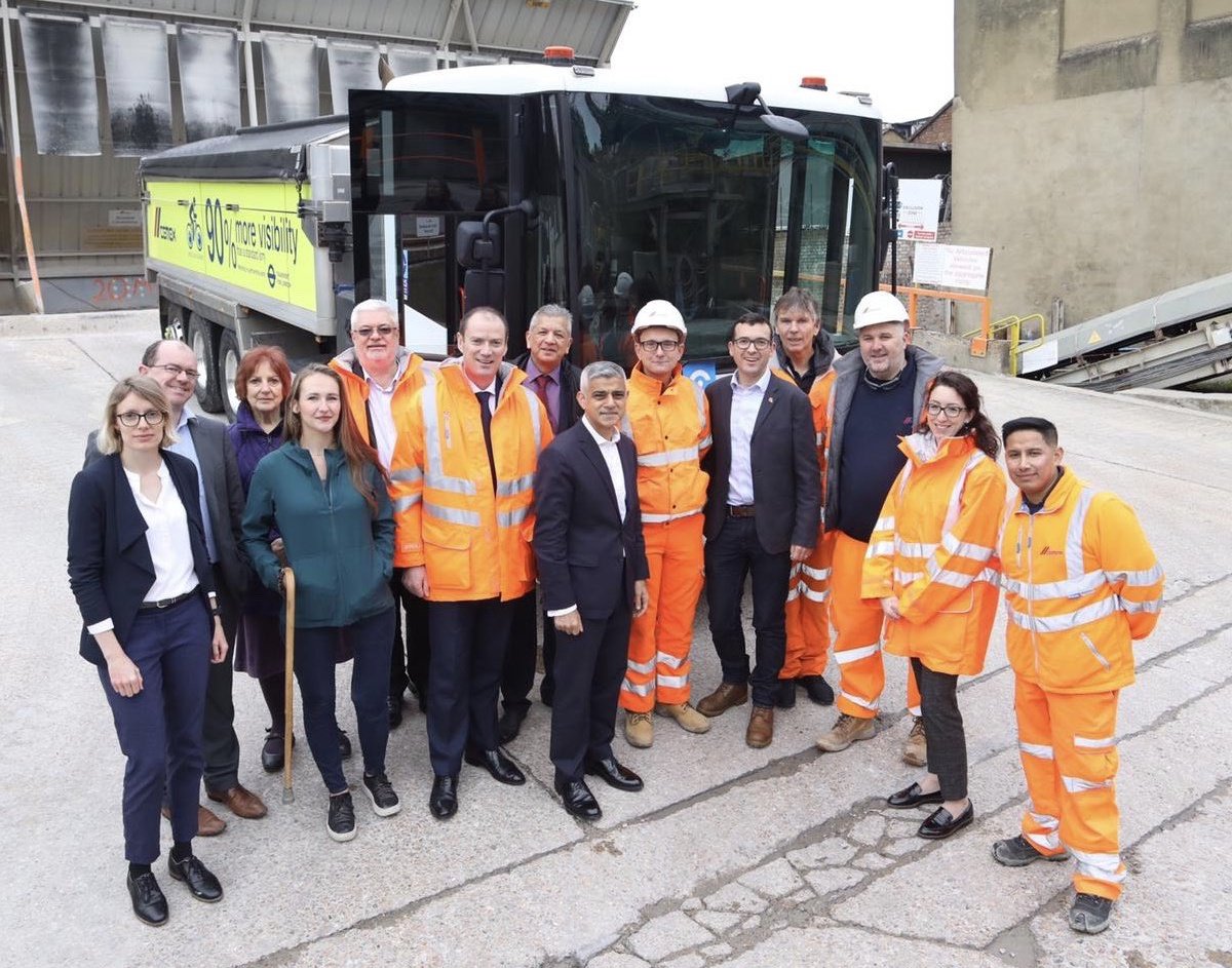 Really proud that London is leading the way with our  Direct Vision Standard. Great visit to <a href="/CEMEX_UK/">CEMEX UK</a> in Stepney - where I spoke about how by removing the most dangerous lorries from our streets, we'll revolutionise road safety and save lives.
#DeliveringChangeForLondon
