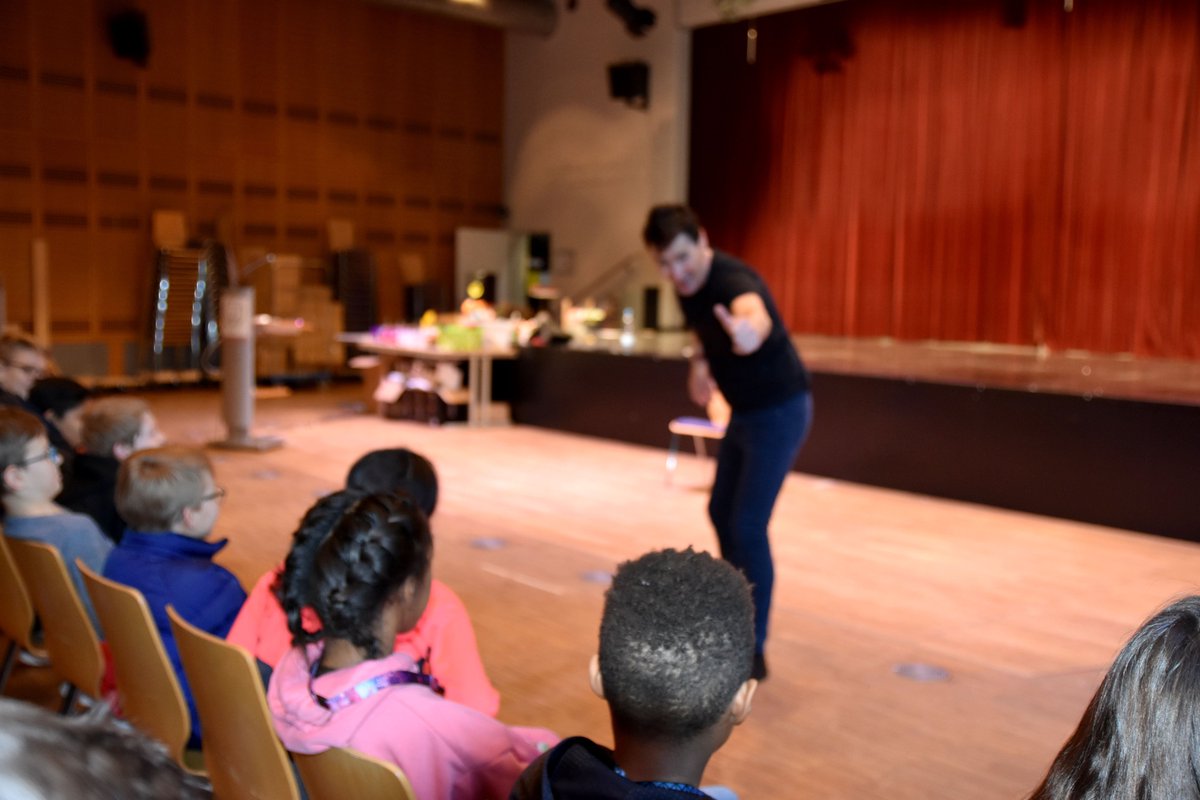 isdedu's tweet photo. ISD enthusiastically hosted Niall de Búrca, visual storyteller, for the day. He captured the imagination of our grades 6 to 8 students and led workshops with our grade 7 students. The students' engagement was wonderful to experience. @niallstory #WeAreISD #ISDLionPride @ibmyp https://t.co/dEvEydJVDJ