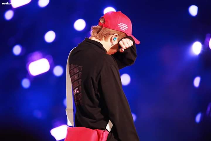 jheremaekookie's tweet photo. I promise you, my greatest life teacher, Namjoon, that I'll never stop finding ways to love myself. Damn thank you so much. I love you so much. #SpeakYourselfTheFinal_D3 @BTS_twt https://t.co/FKcSrjQcrE