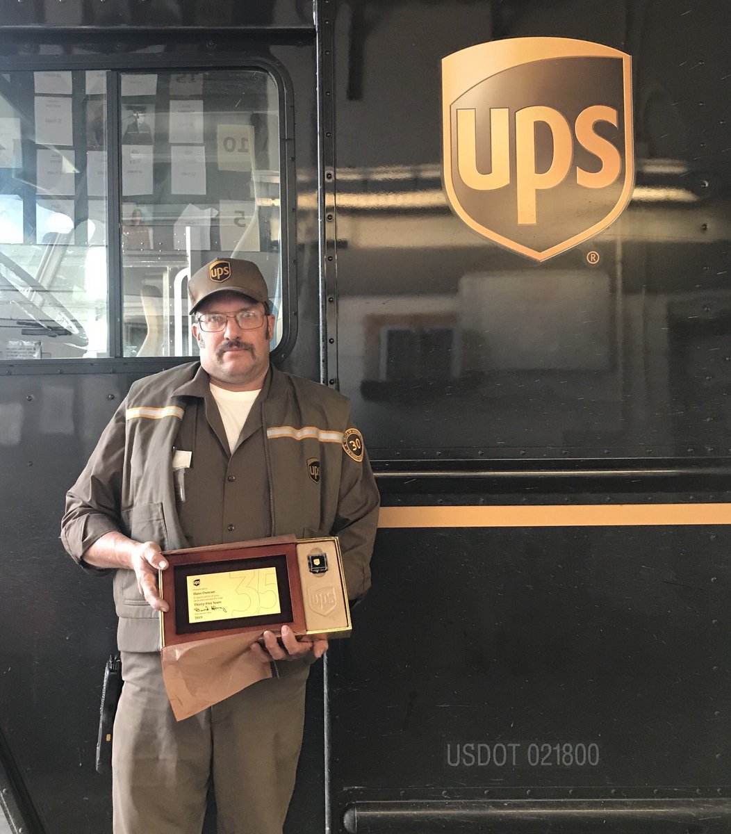 Jenmoore2018's tweet photo. 🎉Congratulations Hans Duncan of the Dubois Center for having 35 years of service 👏thank you Hans for putting #SafetyFirst #TogetherWeAreUPSers #UPS #ProudUPSer https://t.co/byEcrffUTK