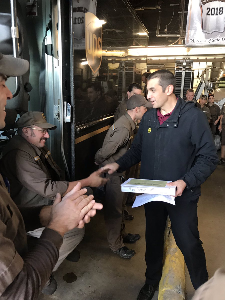 Jenmoore2018's tweet photo. 🎉Congratulations Hans Duncan of the Dubois Center for having 35 years of service 👏thank you Hans for putting #SafetyFirst #TogetherWeAreUPSers #UPS #ProudUPSer https://t.co/byEcrffUTK