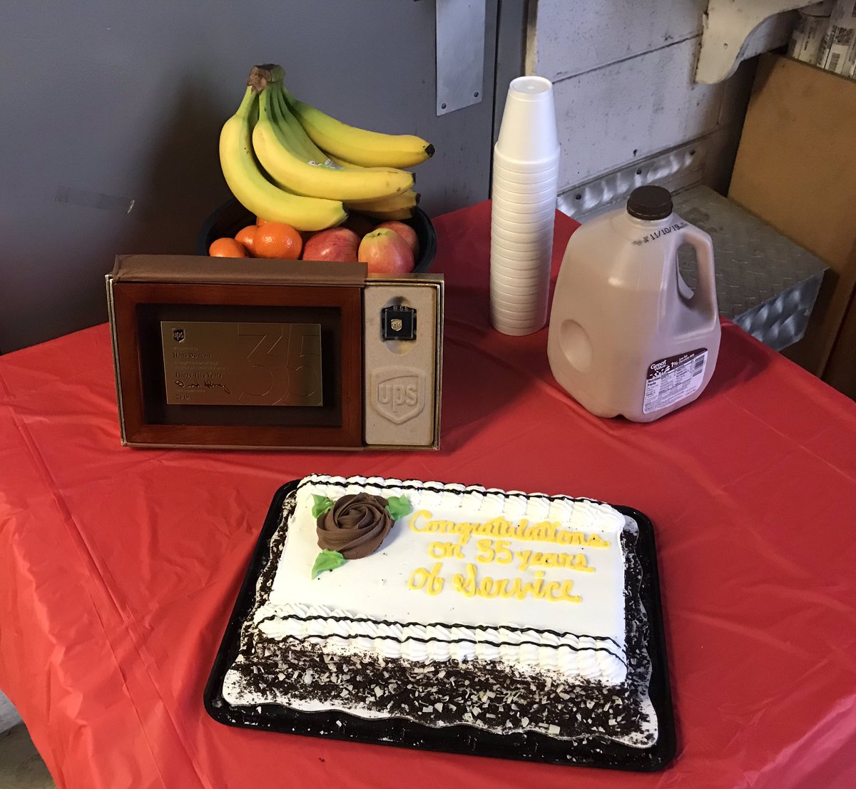 🎉Congratulations Hans Duncan of the Dubois Center for having 35 years of service 👏thank you Hans for putting #SafetyFirst #TogetherWeAreUPSers #UPS #ProudUPSer