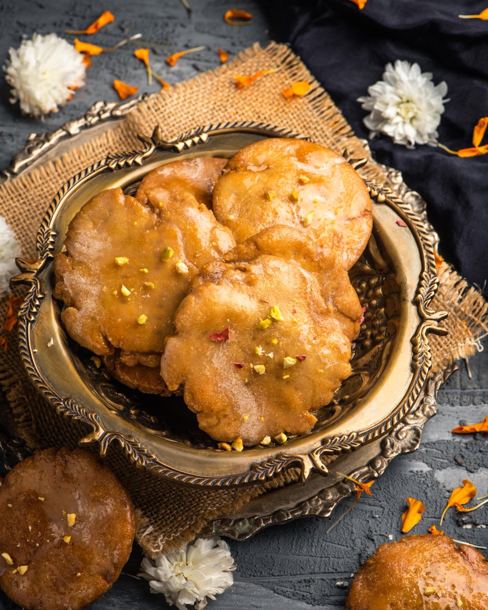 RelianceFreshIN's tweet photo. Here’s a new instant snack for you. This festive season, try some mathri with a twist!
#SweetMathri #Mathri #InstantSnack #Snack #Sweet #FestiveFood #Fetival #IndianFood #RecipeOfTheDay #FoodBlog #FoodPhotoShoot #TastyTuesday https://t.co/0jP2D8jcK8