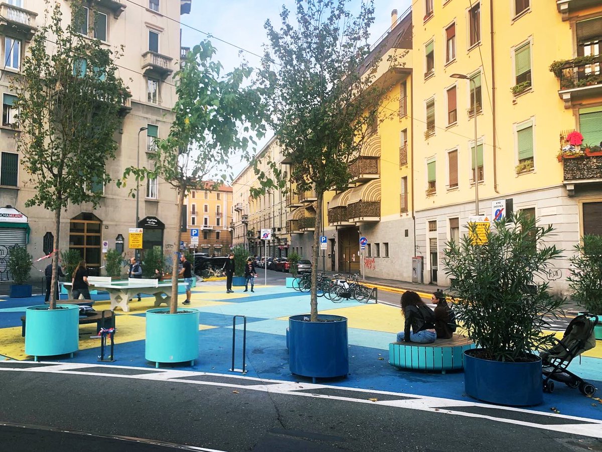 Crossing the street shouldn’t be a risk, particularly in front of a school. 

In #Milan, the #PiazzeAperte program is transforming grey, dangerous intersections ‘for cars only’ into colorful pocket plazas for people (and ping pong paradises!)

#asphaltart #streetfight #CityLabDC