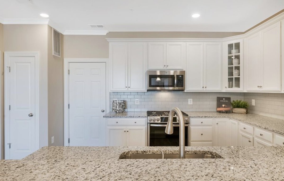 With Lennar’s Everything’s Included® package of upgrades, quality comes standard in our condos with granite countertops, stainless steel appliances, and much more. Ready to find the kitchen of your dreams? Get started here: kincora.com/residences/