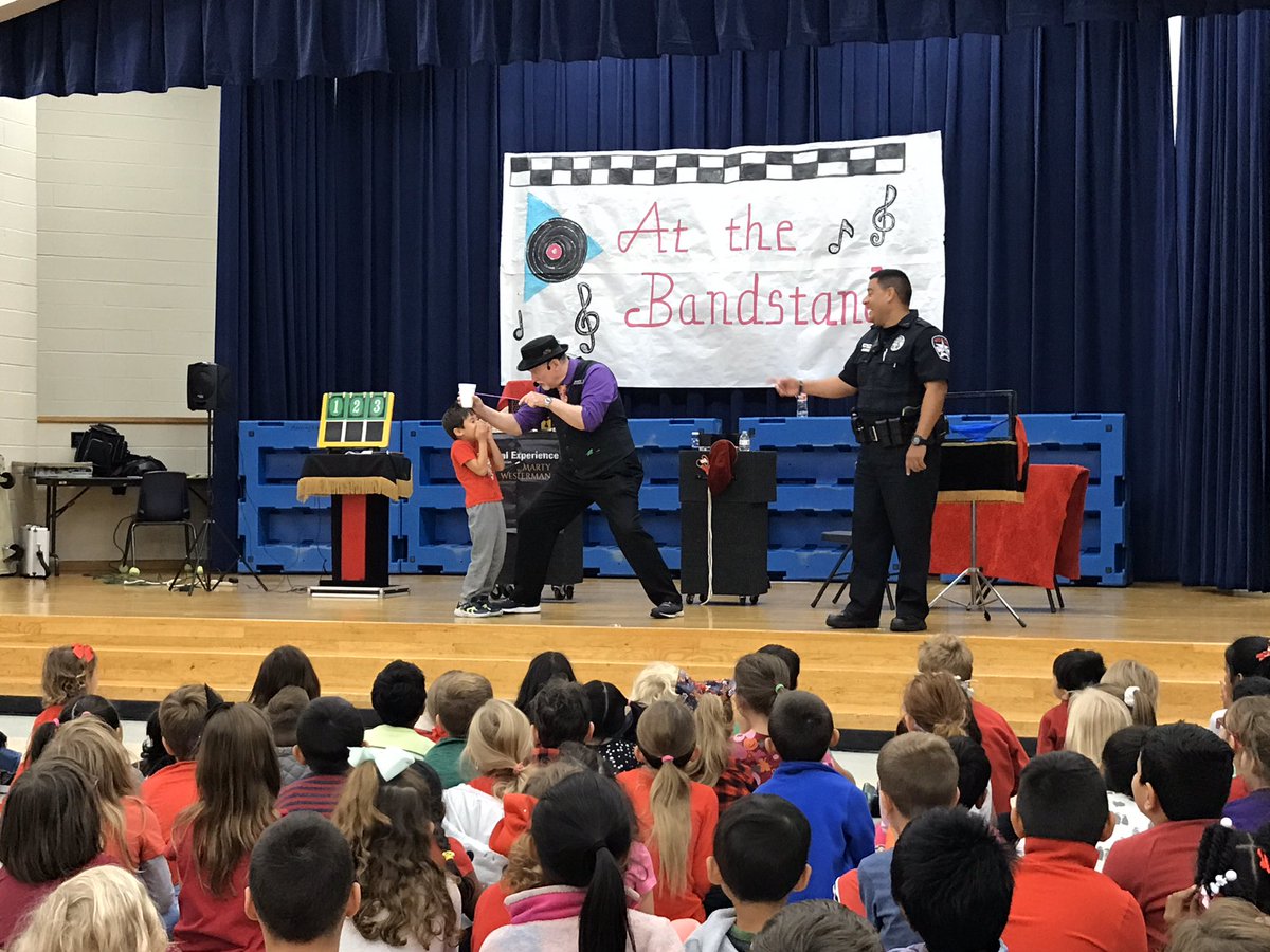 EECastillo5's tweet photo. Abracadabra, stay drug free with Marty the Magician. @MsHollyShelton @MorningsideES https://t.co/vE7ony9c45