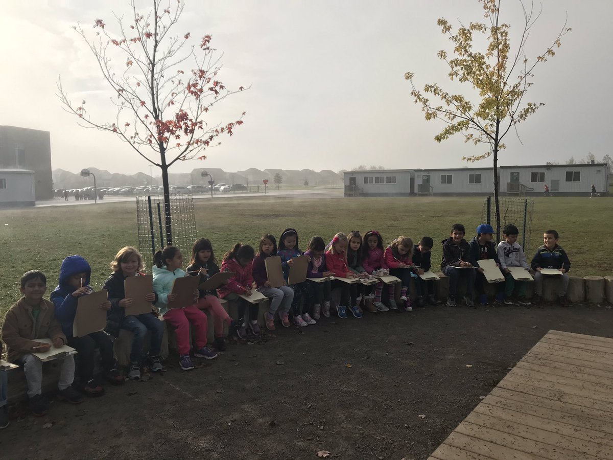 class_brunetti's tweet image. Took our learning to the outside classroom today to look at signs of fall