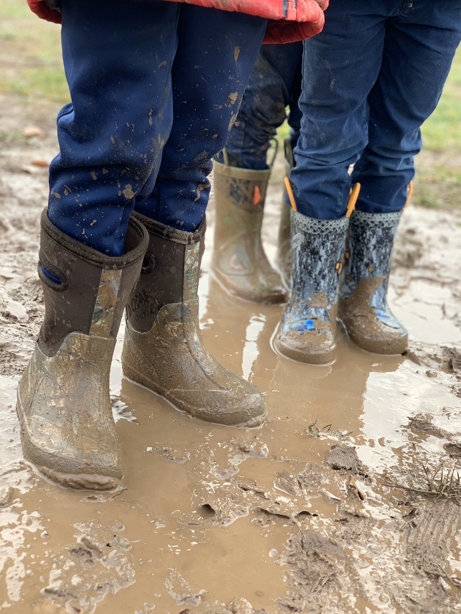 MrsE_DeBellis's tweet photo. This is what our morning exploration looks like!! This is also why we say dress for the weather 😅 #perhapsweneedsplashpantstoo #sorrymomanddad #wehadfunthough #hcdsbk @StBeneK102 @StBeneHCDSB https://t.co/kZ1gl16aWk