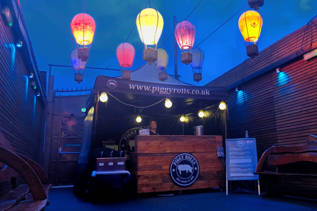 PiggyRolls's tweet photo. PiggyRolls were pleased to support "Run The Night" for Crohn's &amp; Colitis UK in Greenwich. 50k raised so far!!              Happy days😊 
#runthenight #hogroast #caterer #bbq #charity https://t.co/JRudmG4NB2