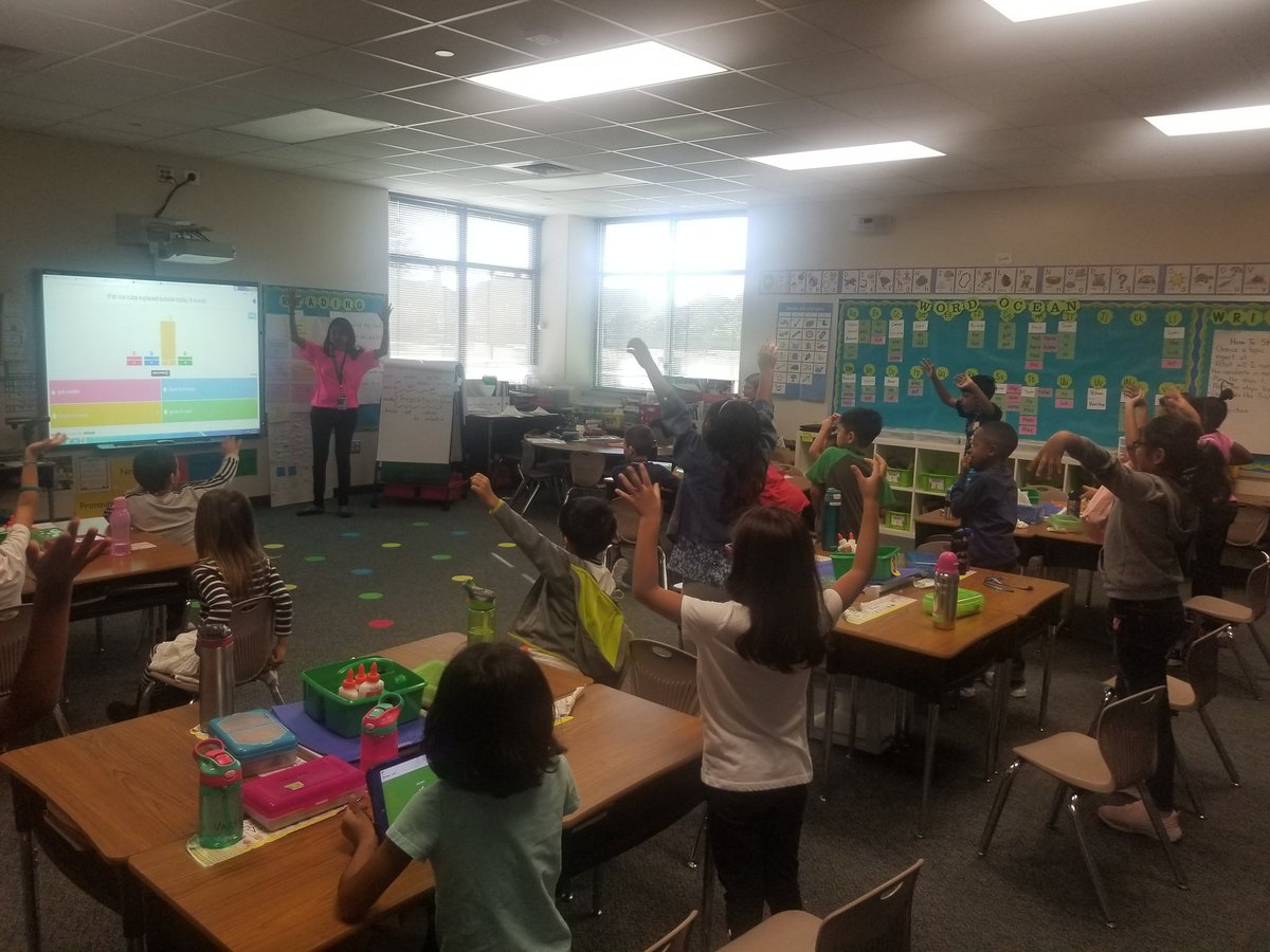 1st grade Loved their very first Kahoot Game learning about Science! <a href="/BhavniP24/">Bhavni Patel</a> <a href="/TWEHowl/">Tom Wilson Elementary</a> #twehowl