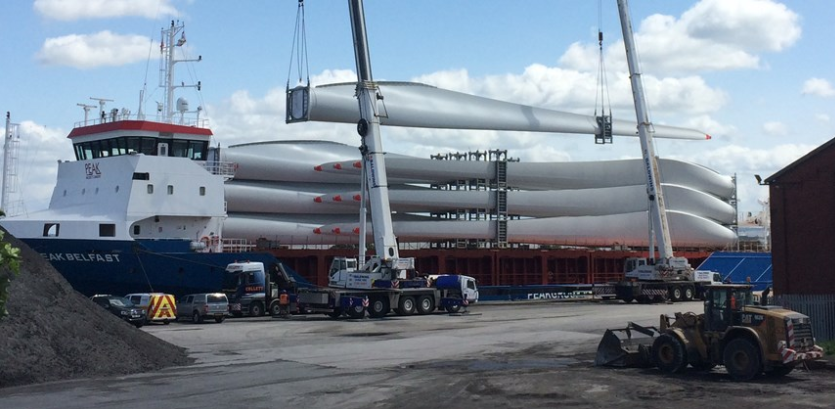 PeelPorts's tweet photo. Peel Ports logistics company swings into action for North Wales wind farm
#ProjectCargo #EnergyProducts #QualityFreight https://t.co/4lDP4aW5gi https://t.co/UdOWdvnwSI