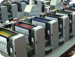 Evoluprint poursuit la modernisation en 2019 c’est 1,3M€ d’investissement.
Evoluprint spécialisé traditionnellement dans la brochure piquée s’est diversifiée grâce aux investissements réalisés depuis 2017 pour devenir aujourd’hui un des leaders français du livre à la demande.