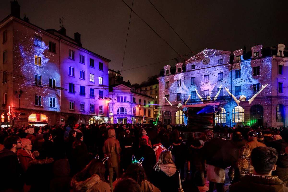 OnlyLyon's tweet photo. Do you know what is the world's 3⃣ biggest annual event (in terms of visitor numbers) after Rio carnival and Oktoberfest? 😉 

#Lyon 
#FDL2019
#ONLYLYON
📸 @Brobpointcom https://t.co/TG18Crwmjf