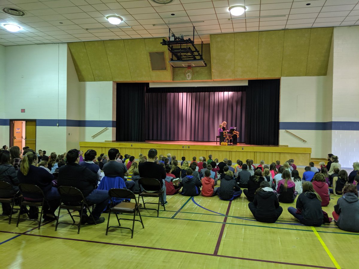 Les musiciens et musiciennes de l'ACND nous présentent leur spectacle d'Halloween ce matin! Quel talent!!