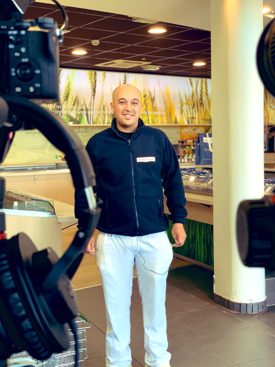 LonniBouchek's tweet photo. C’est reparti ! 🎥Tournage #MonChoixPro mettant en valeur le parcours de Mohamed, Coordinateur d’Atelier chez SAINT-JEAN. Recrutement par #MRS, évolution au sein de l’entreprise, épanouissement personnel... Retrouvez bientôt son témoignage sur la page Facebook Mon Choix Pro. https://t.co/HJYhZmUYTh