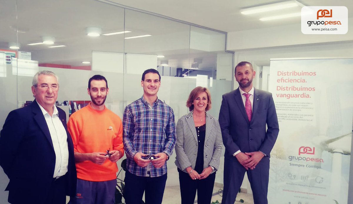 grupo_peisa's tweet photo. Ha llegado el momento de reconocer el esfuerzo y dedicación del personal que cumple años en las delegaciones de @grupo_peisa. Alberto y Manuel han sido los galardonados en La Mancha. ¡Enhorabuena! ¡Gracias por la implicación que demostráis cada día! https://t.co/oZ7vHE3dTL