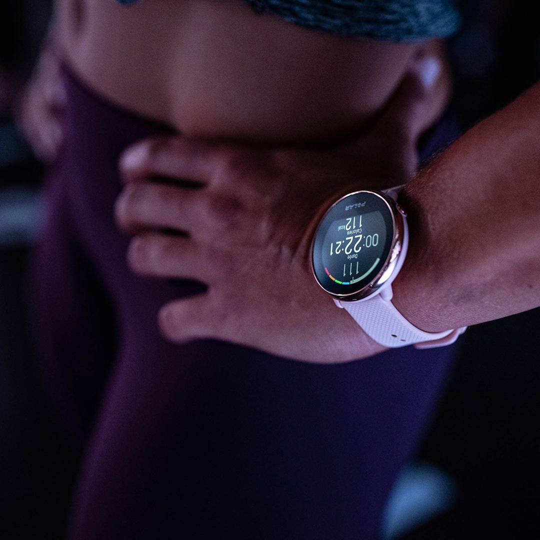 Hier ist der vielseitige Trainingspartner, der dabei hilft, sein wahres Potenzial zu entfalten.
Der Polar Ignite ist eine wasserdichte Fitnessuhr mit Pulsmessung am Handgelenk und integriertem GPS - jetzt in Pink-Rotgold erhältlich! fal.cn/34MNv

📷: Peignée Verticale