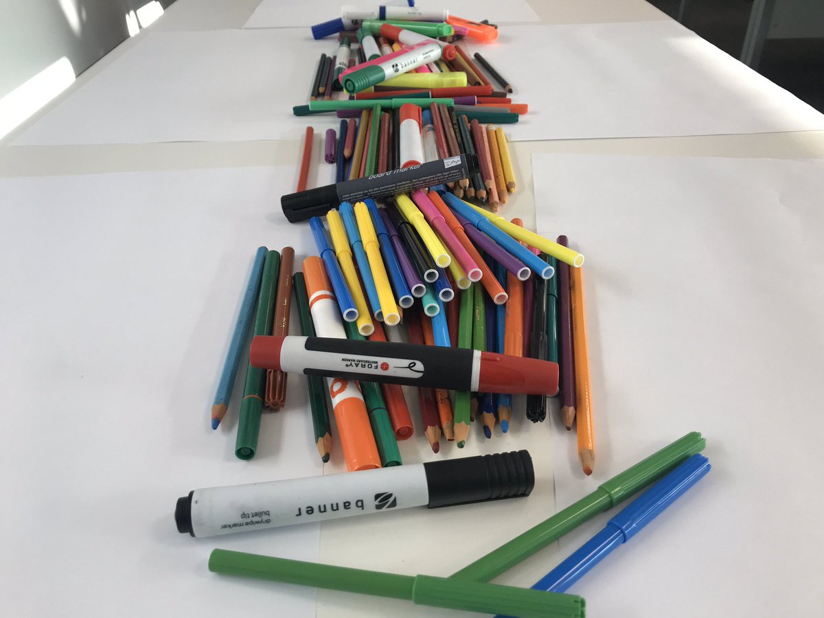 I am prepared to go “low-tech” with 1st-year @DerbyJourno Magazine Design today too!!! I love the amazing Mac-labs we have at <a href="/DerbyUni/">University of Derby</a> but having some old but gold pencils around is always fun!