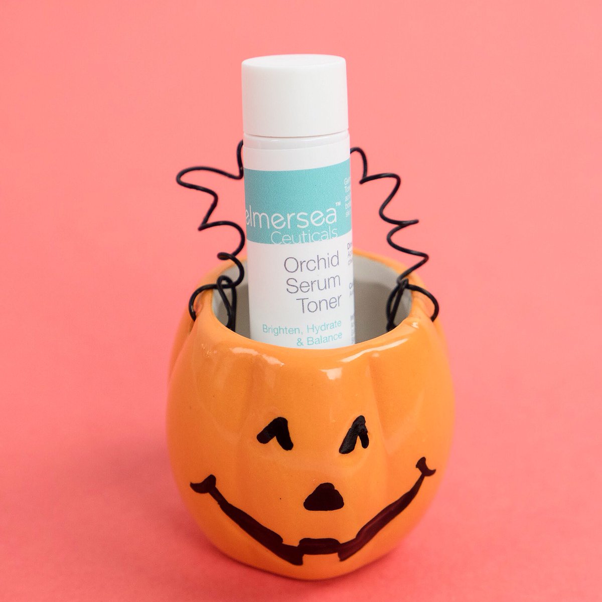 Let’s give ‘em pumpkin to talk about...your glowing skin! 🎃🎃 #h2barbox #beautybox #facetoner