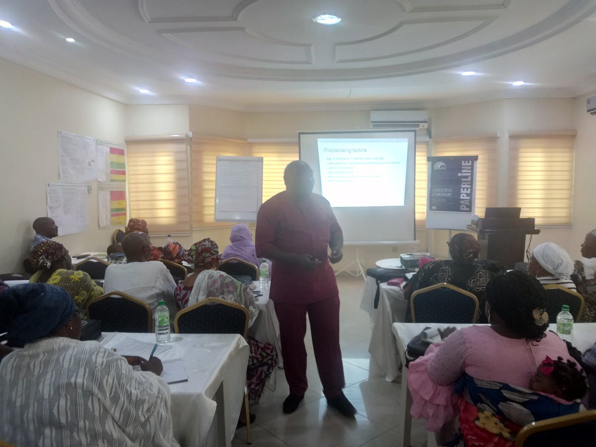 kwarasoml's tweet photo. Building capacity of Skill Birth Attendant across 16 LGA of Kwara State. The Project Manager, SOML PforR; Dr Omar Ibrahim with Kwara State director of Public Health Dr Fakayode. https://t.co/5Jy0py1dR8